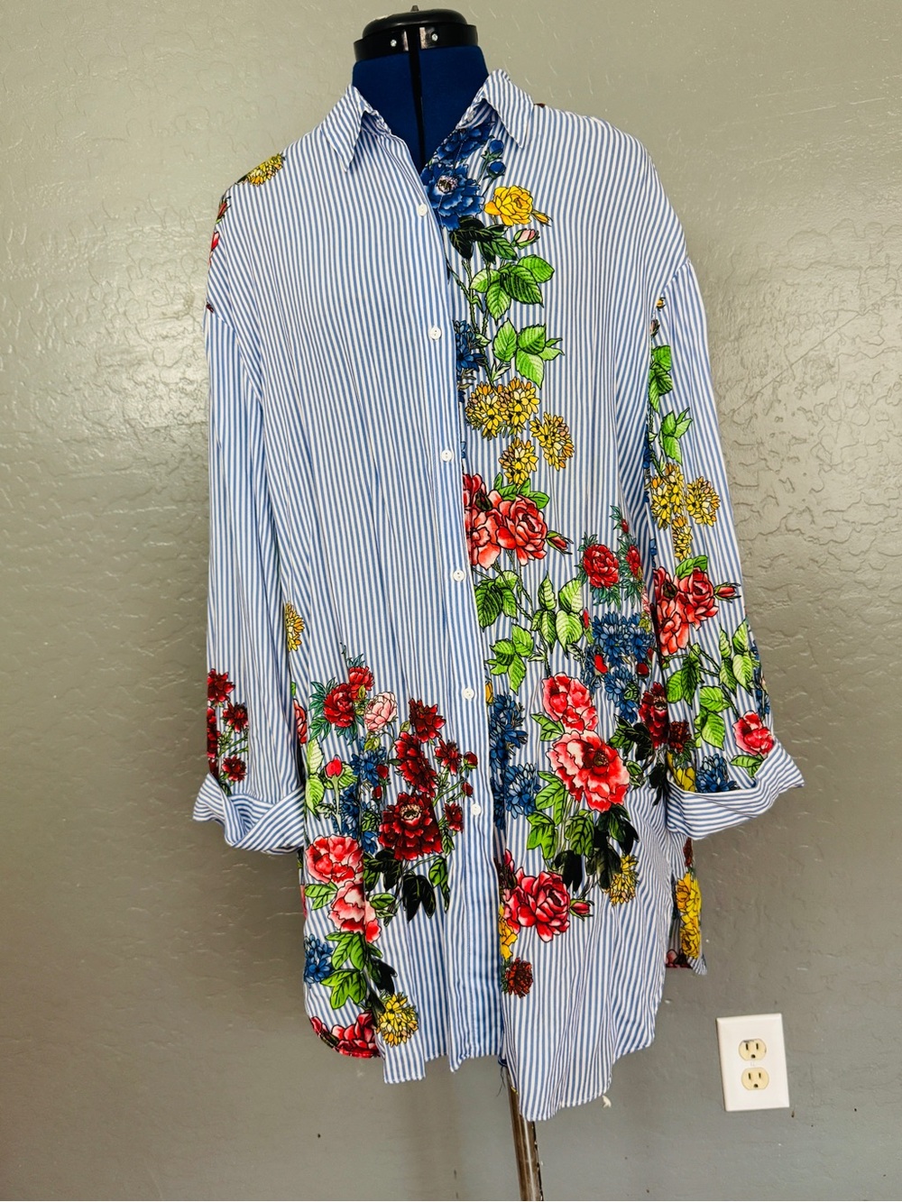 Zara Woman Blue and White Striped Floral Button-Up Shirt